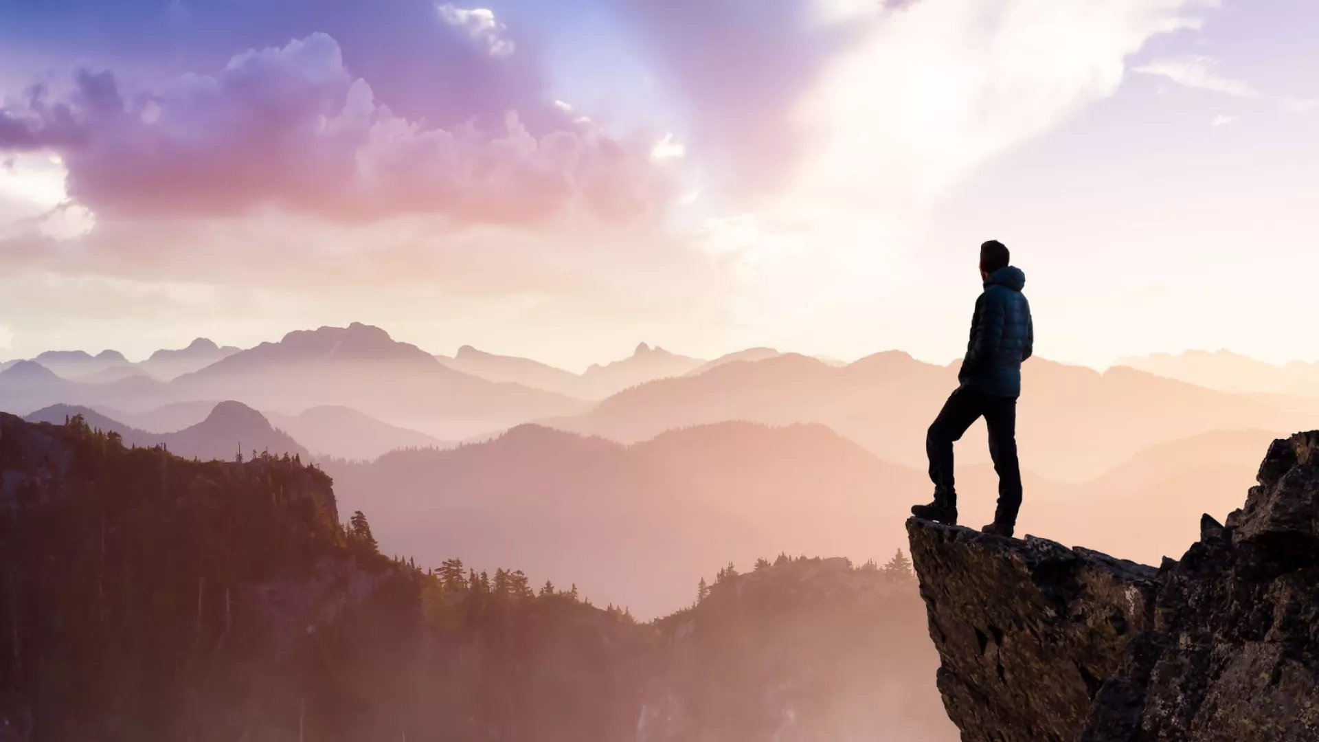 Illustration inspirante d'une personne au sommet d'une montagne