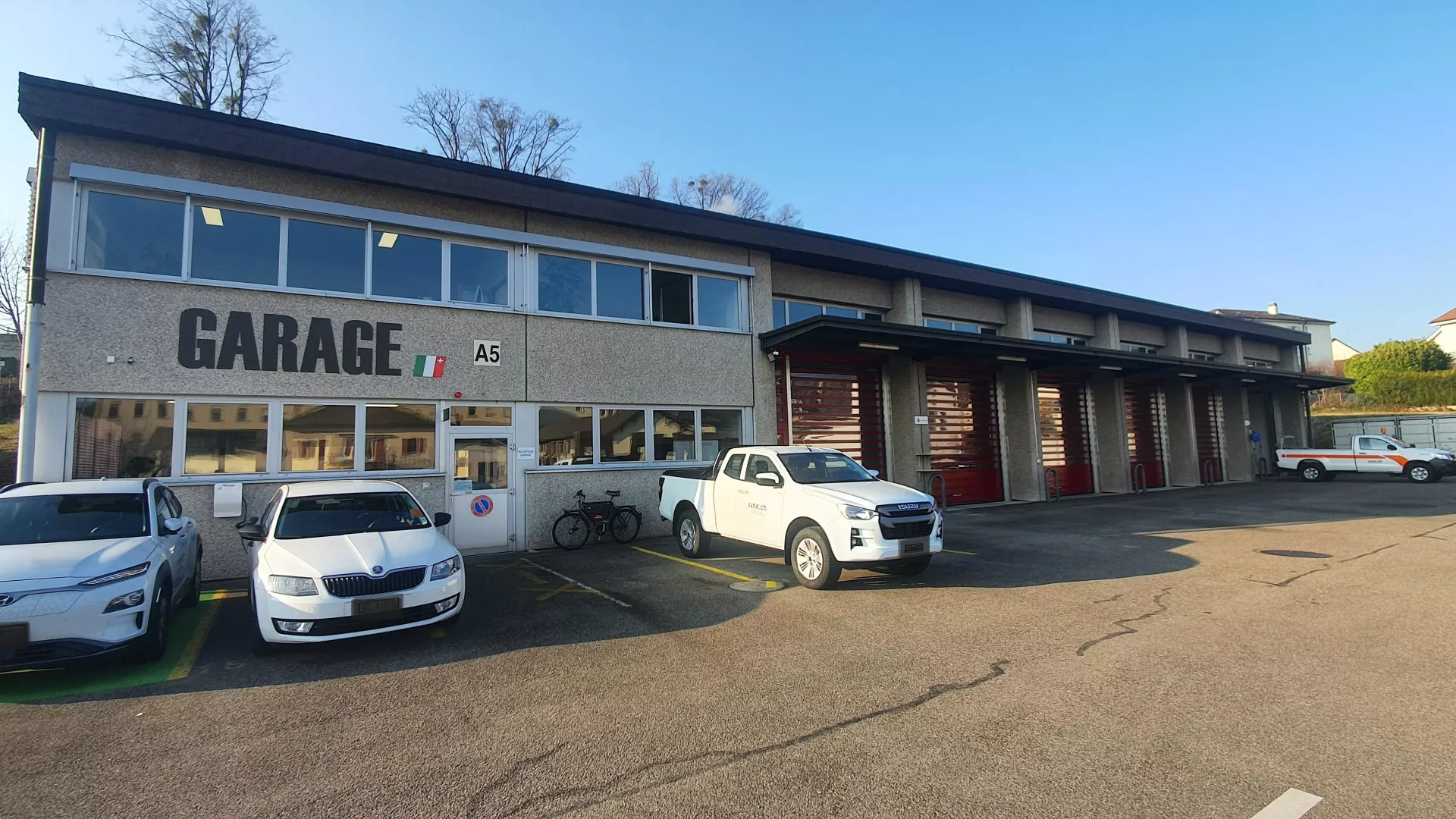 Photo du bâtiment principal des garages de l'Etat