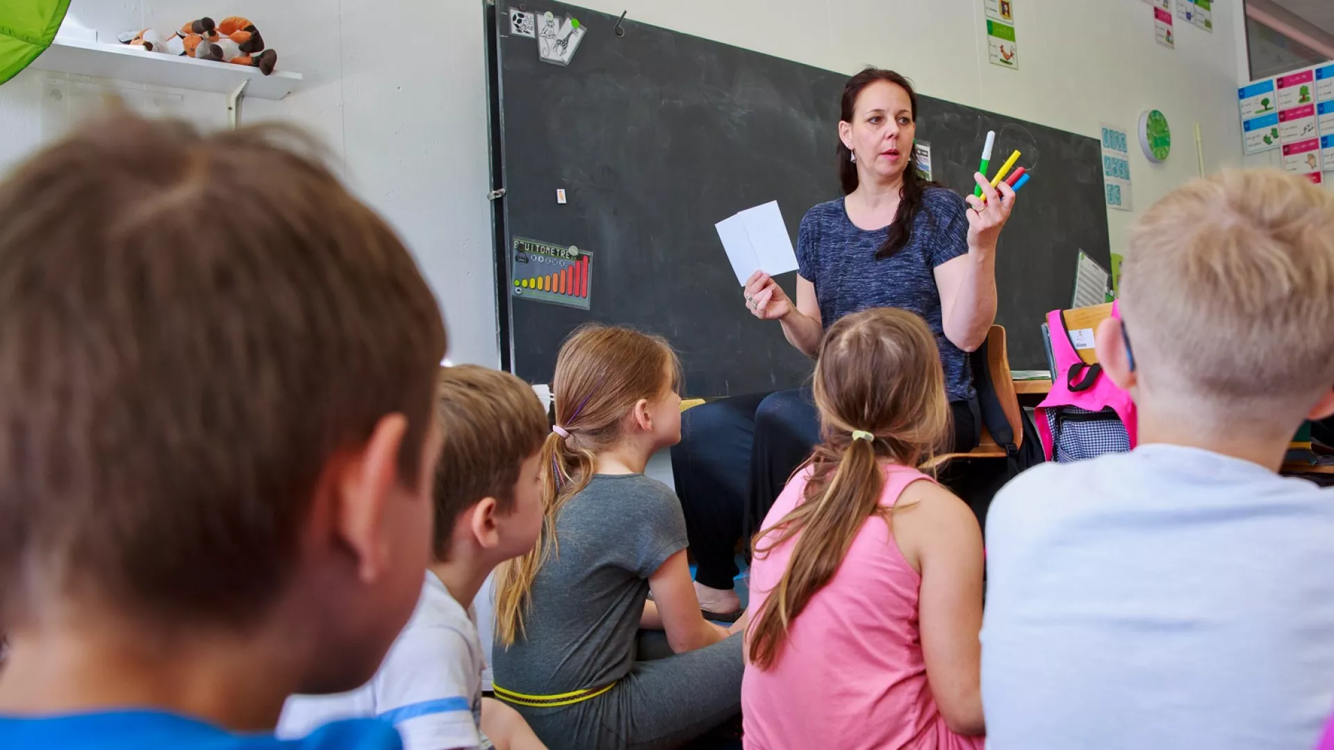 enseignante au tableau