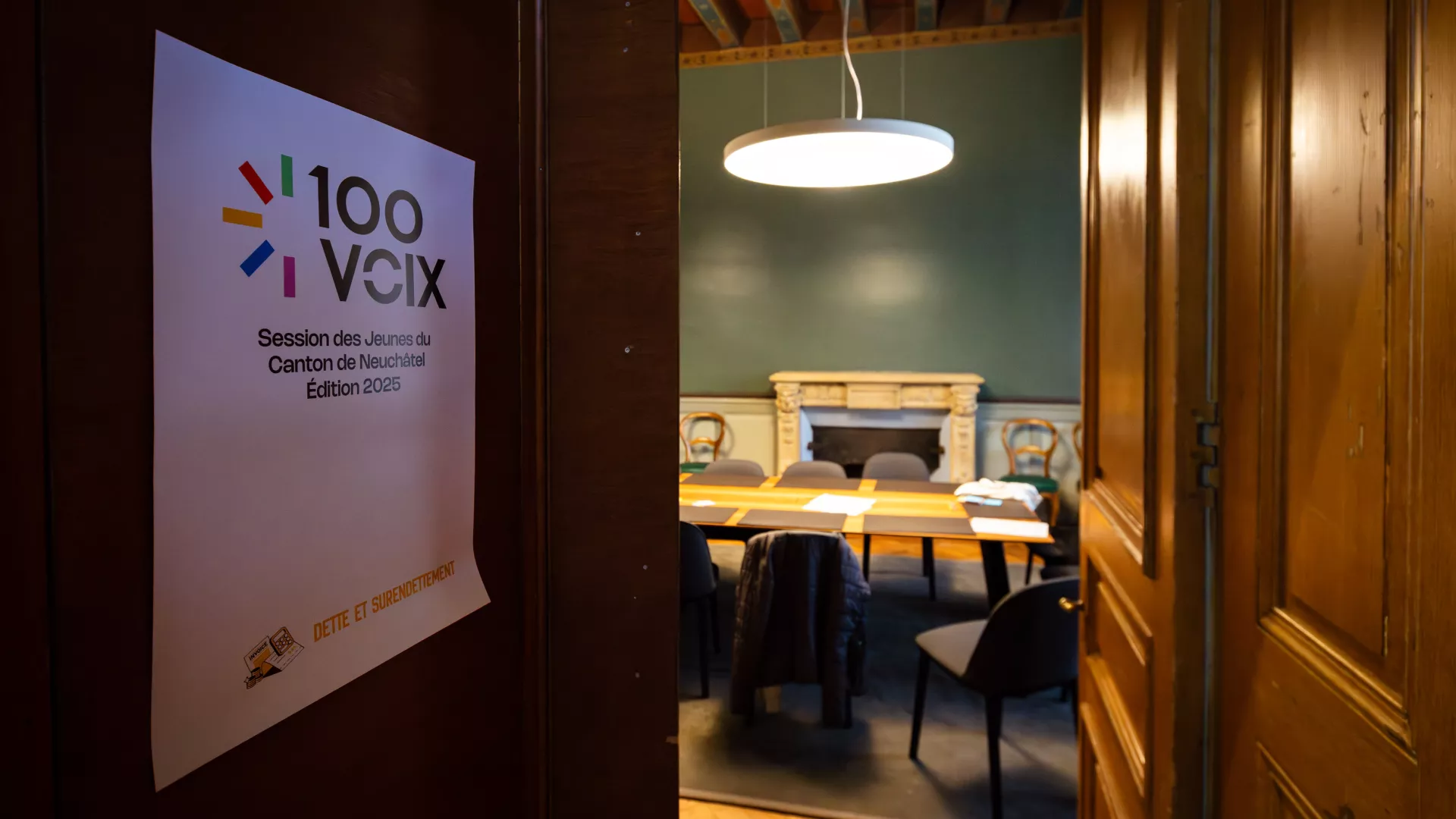 Salle de la commission thématique L'impact de la dette sur le budget des jeunes et des familles