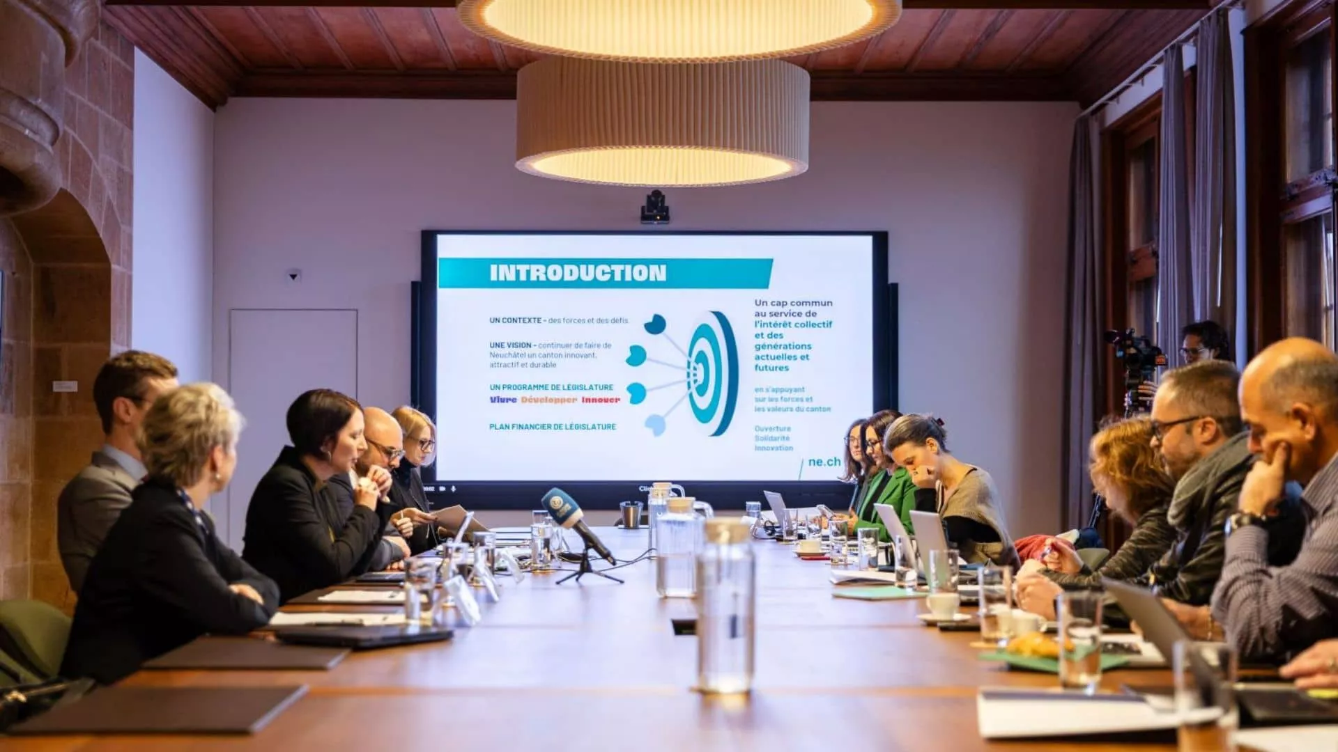 Le Conseil d'État présente son programme de législature à la presse.