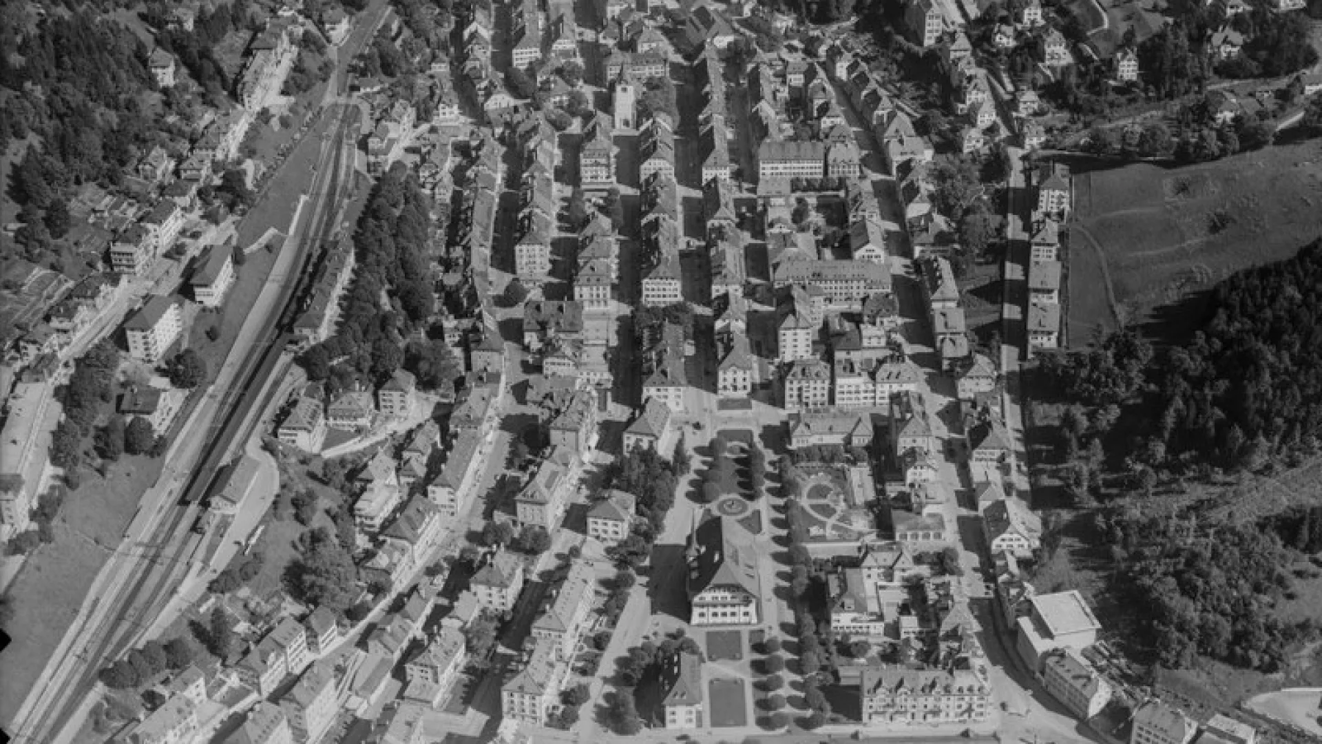 Vue aérienne du Locle qui permet de bien voir la trame des rues