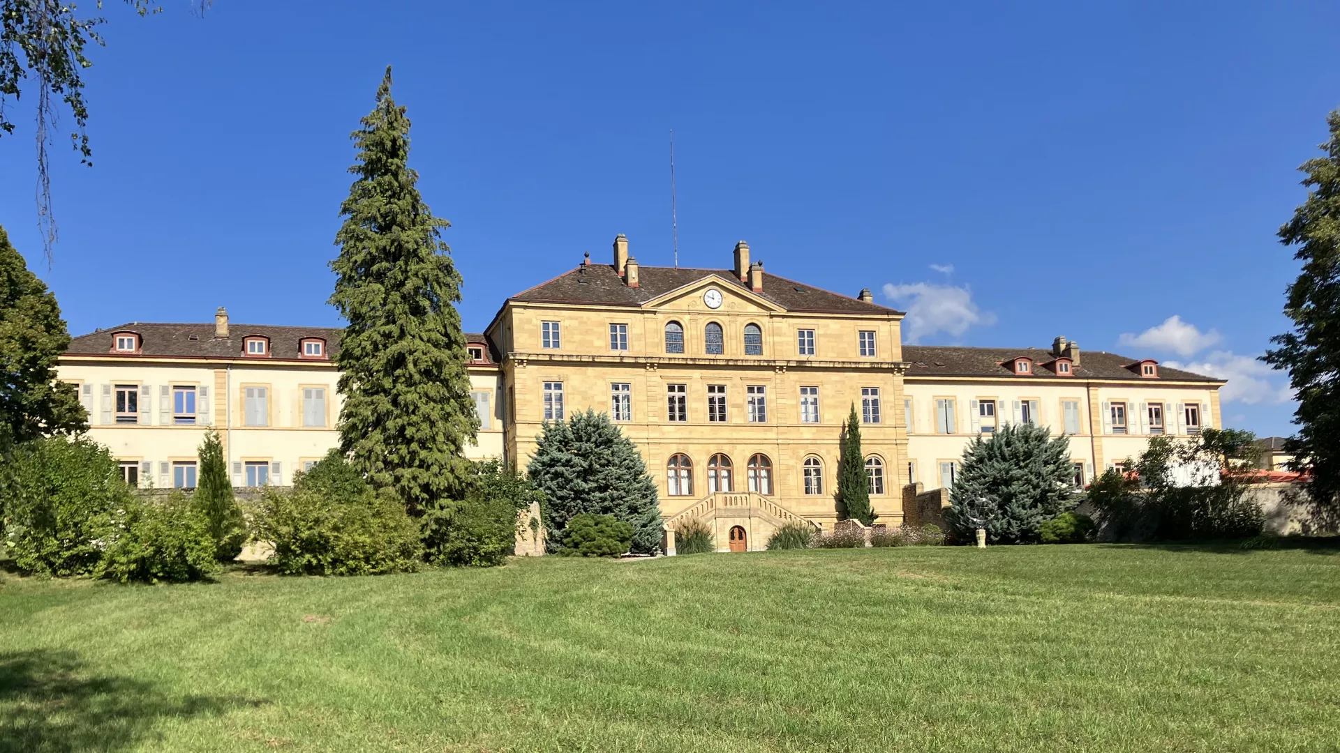 Vue de l'hôpital de Préfargier depuis le jardin au sud