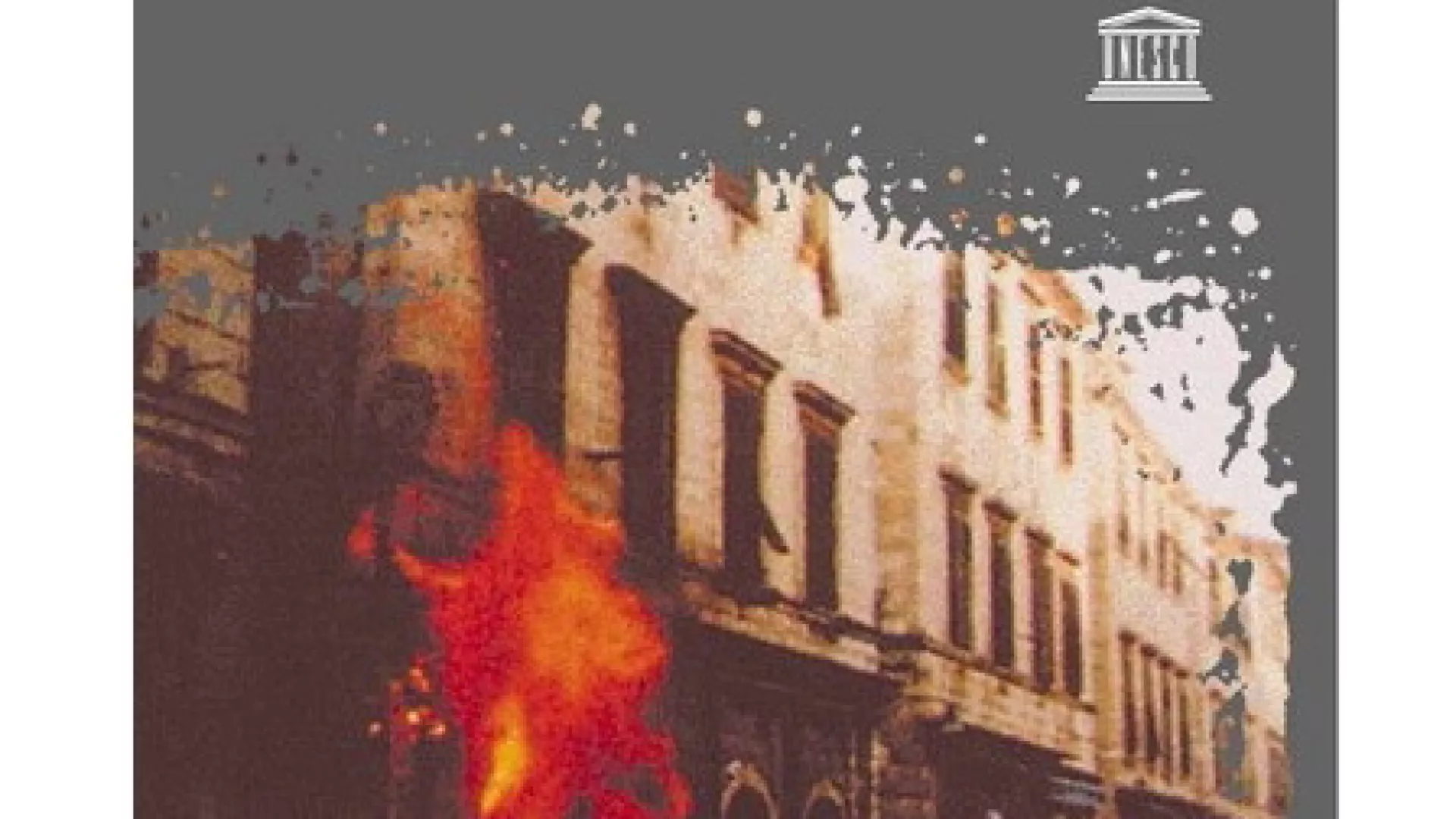 Détail d'un bâtiment en feu pour illustrer la protection des biens cultures en cas de conflits et de catastrophes