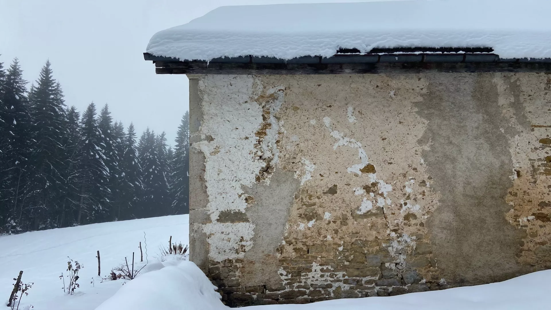 Façade présentant divers crépis