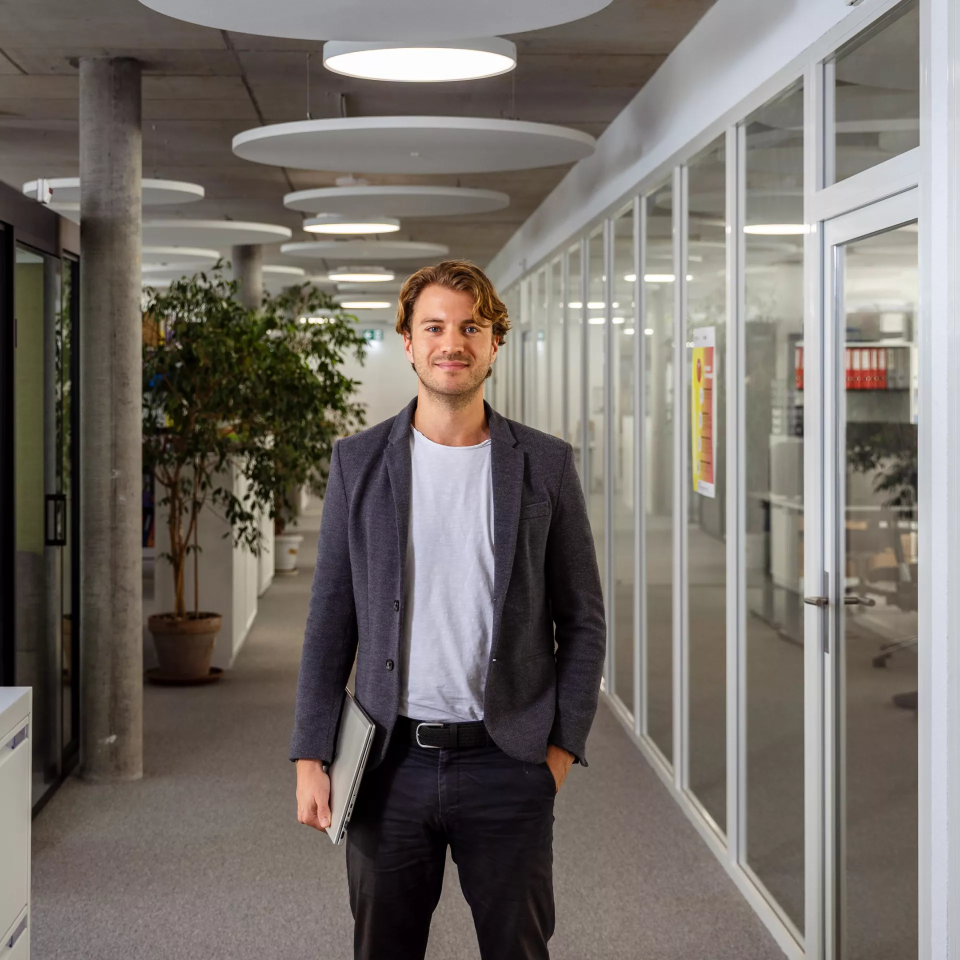 Personne dans un bureau